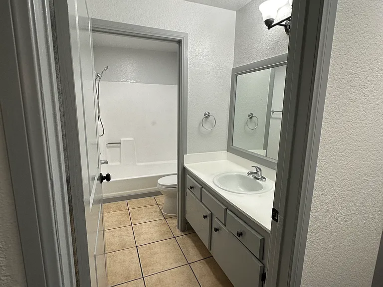 1033 Broad Ave #308 — Photo 9
