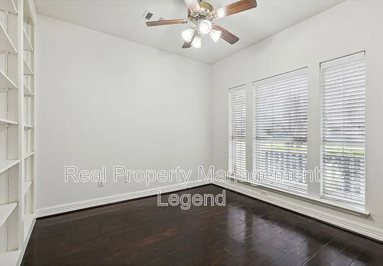 5012 Boxwood Ln — Photo 4