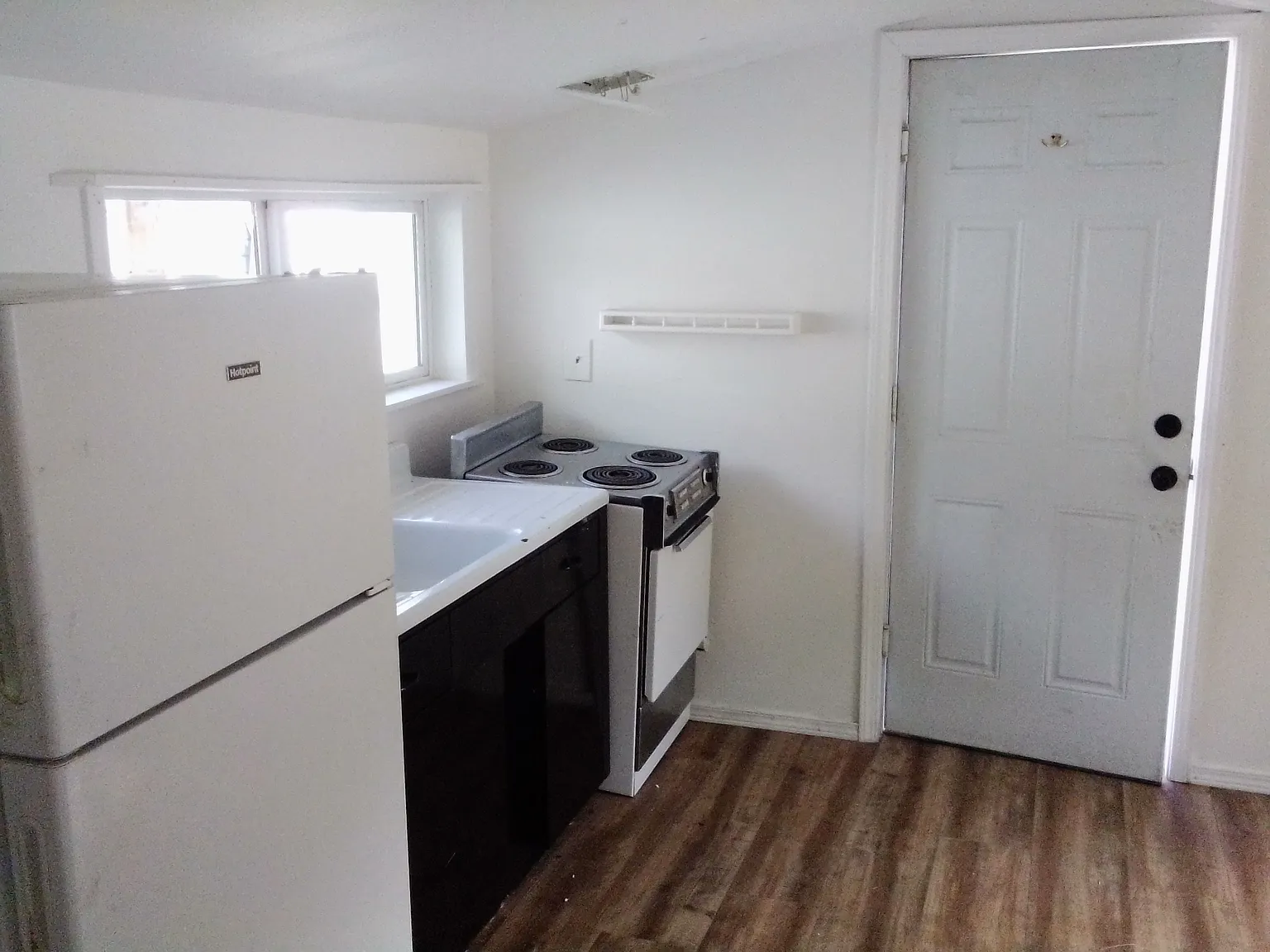 10002 28th Ave SW — Photo 2
