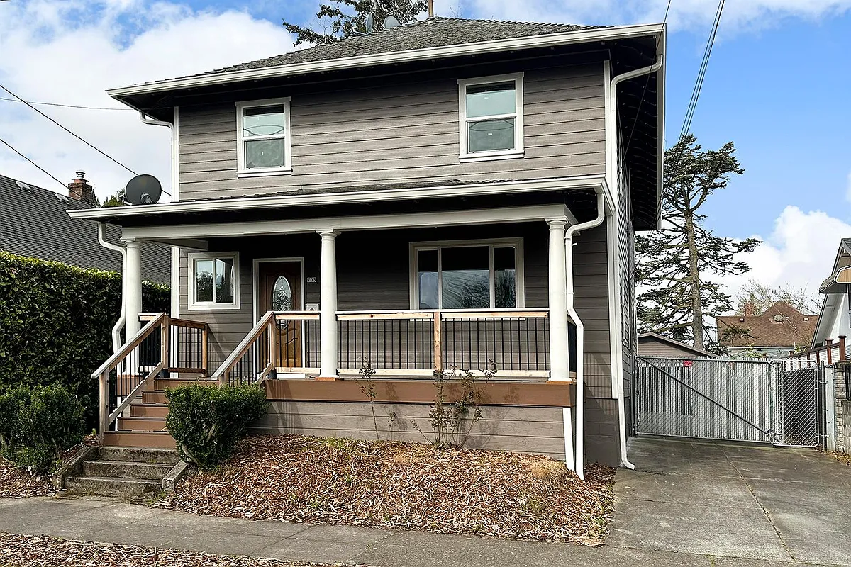 Building Photo - 703 NE 79th Ave