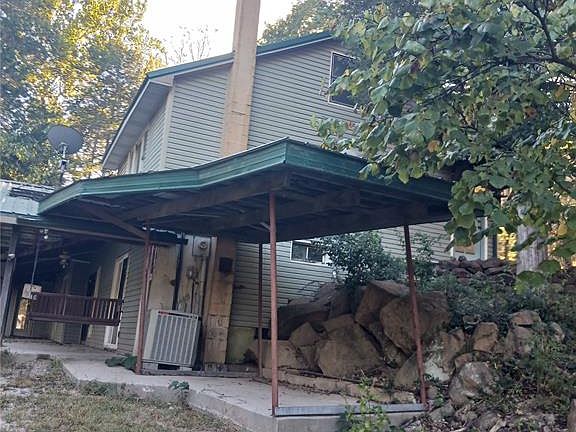 2nd image of 554 Point Rd