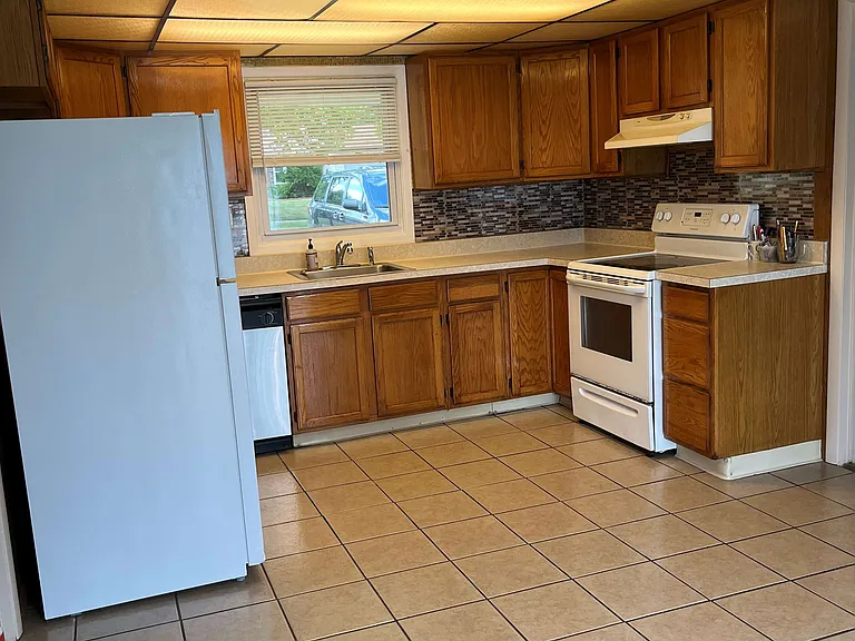 30 Hinsdale Ln — Photo 24