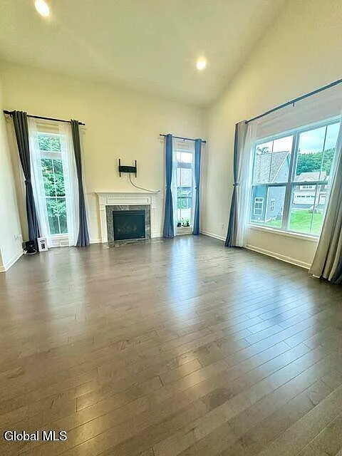 3 bed, 2.5 bath, 1991 sqft, $3,200 — Photo 2