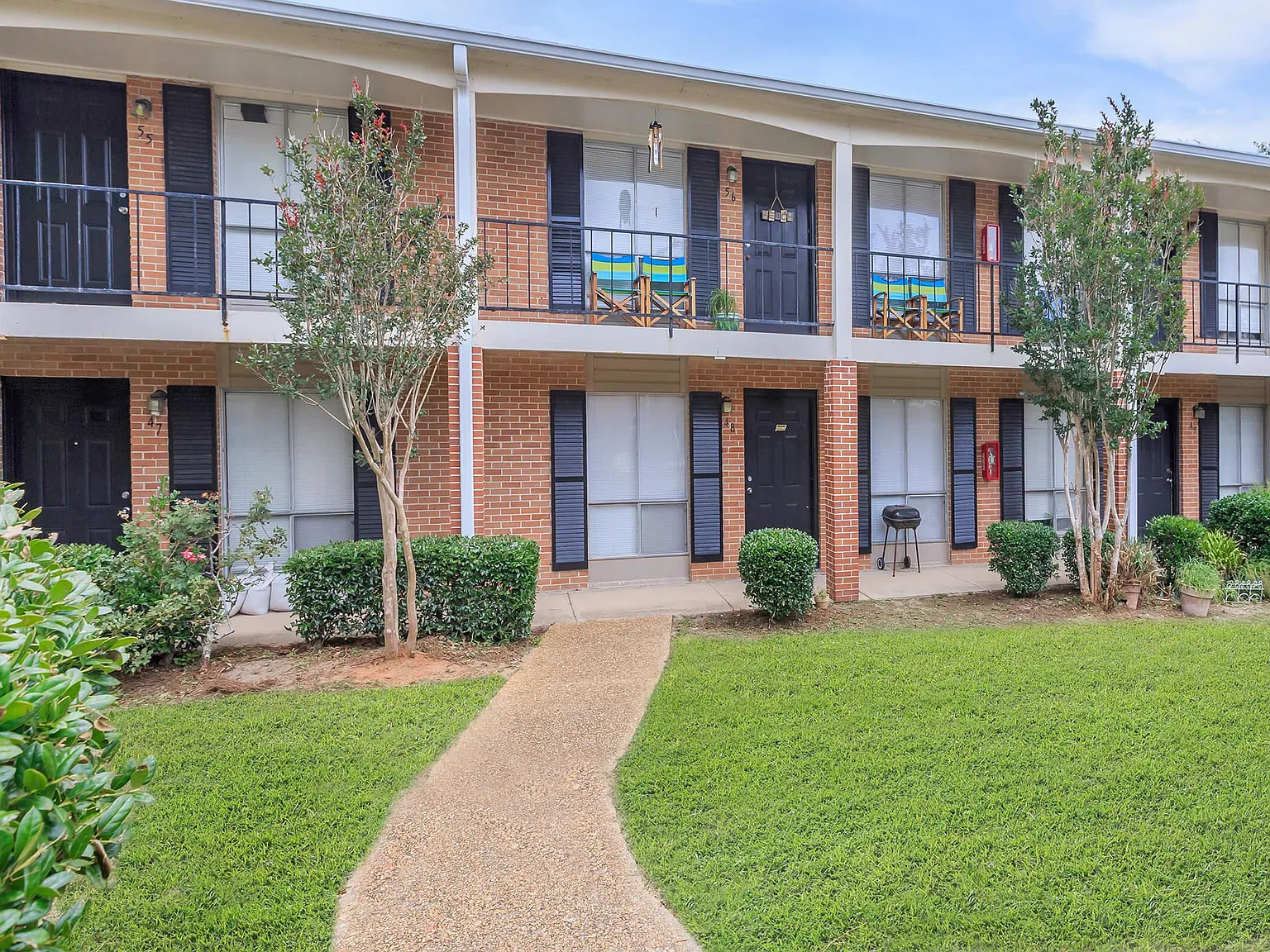 Manor House Apartments — Photo 2