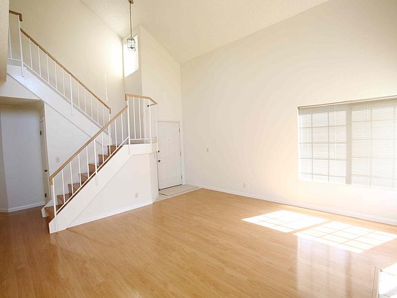 4th image of 1657 Valley Crest Ct