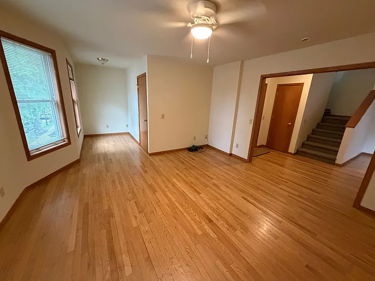 419 W Doty St — Photo 12