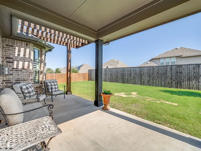230 Fox Crossing Ln — Photo 17