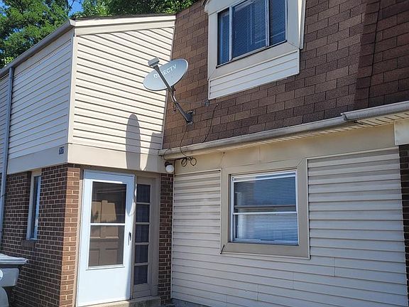 3rd image of 707 Saint Marys Dr