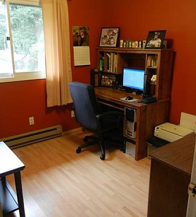 One of 2 guest room