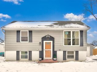 2909 Bramble Rd SW, Cedar Rapids, IA 52404