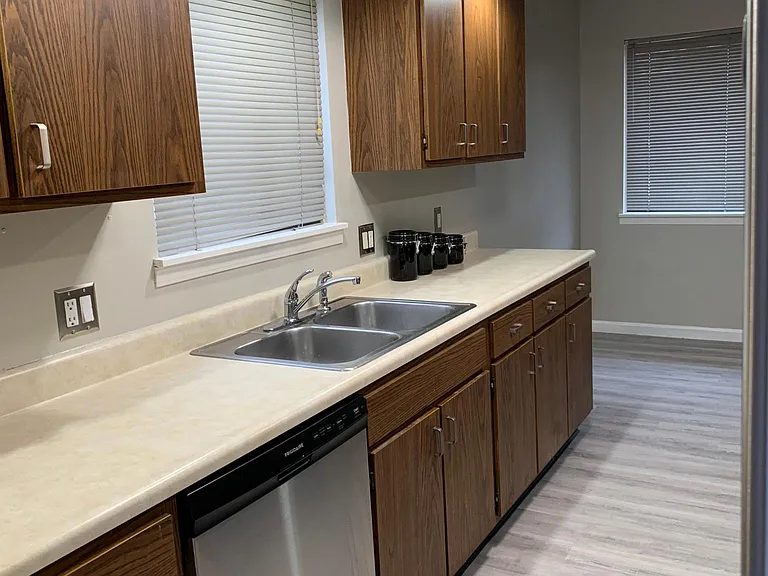 604 Compton Ave — Photo 11