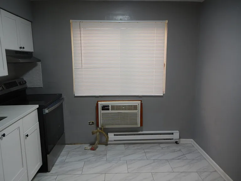 704 W 111th St #1S — Photo 9