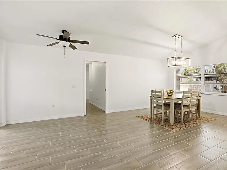 830 Columbia St — Photo 3