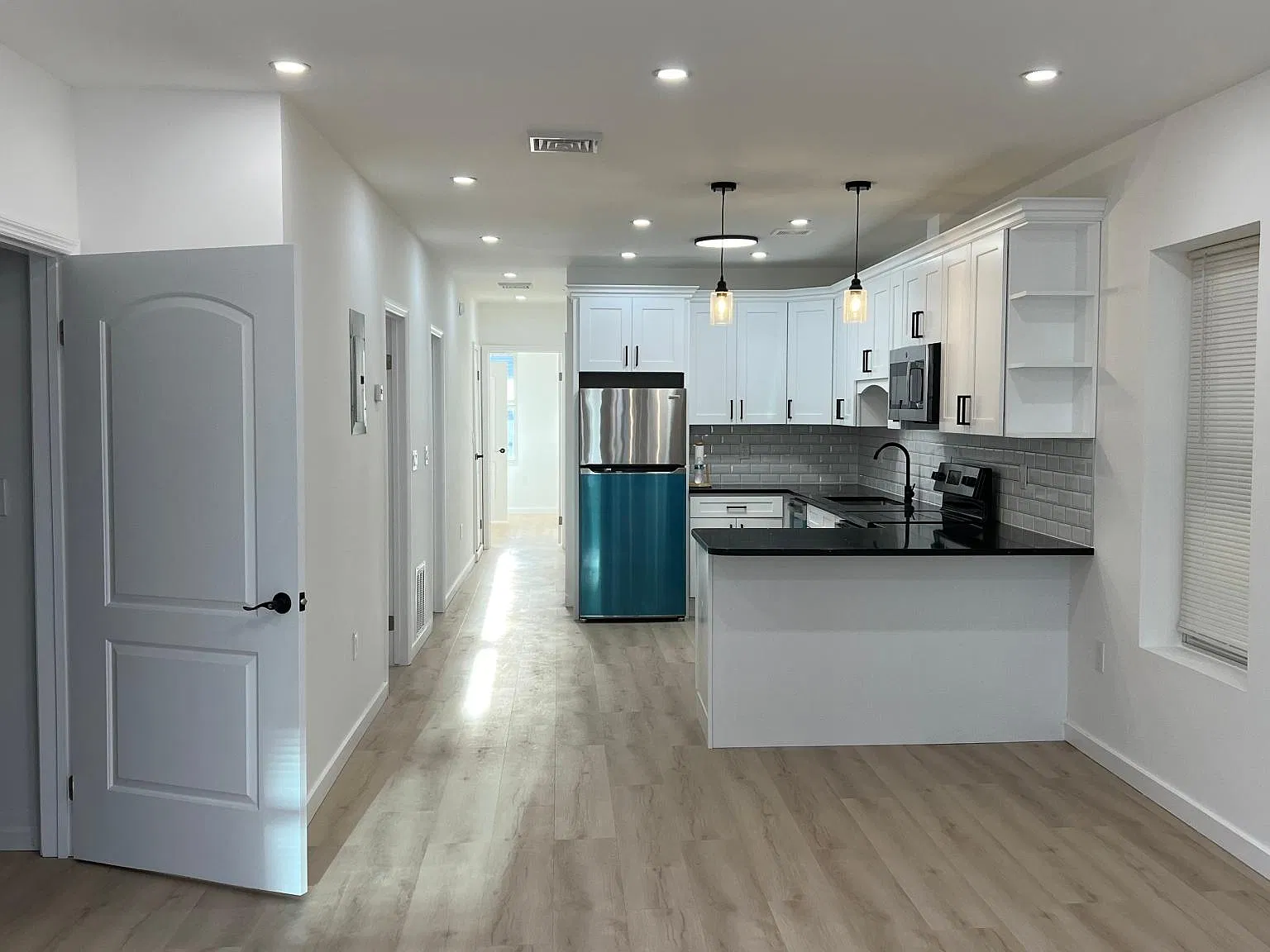 3 bed, 1350 sqft, $1,900 — Photo 3