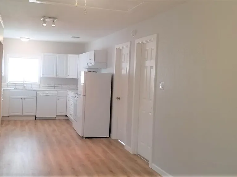 2504 Avenue F — Photo 4