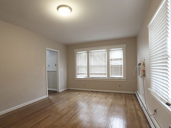 3rd image of 189 Hawthorne Ave Floor 1