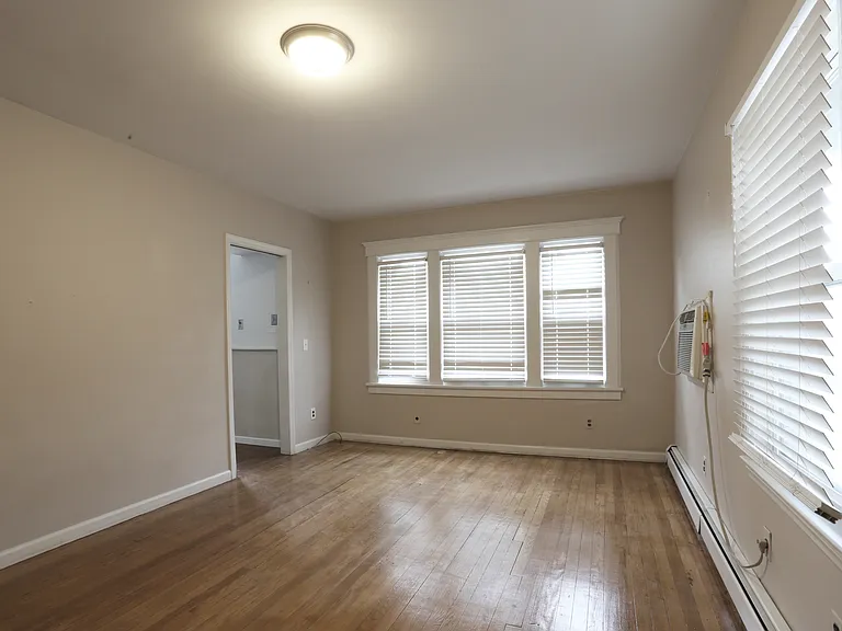 189 Hawthorne Ave #1 — Photo 3