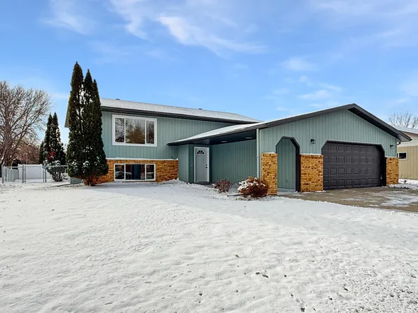 1620 36 1/2 Ave S, Fargo, ND 58104