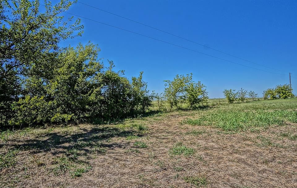 2nd image of 398 Strawberry Ln