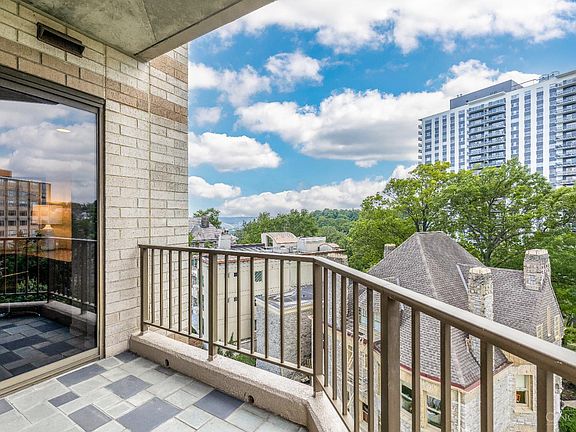 4th image of 1201 Edgecliff Pl Unit 1053