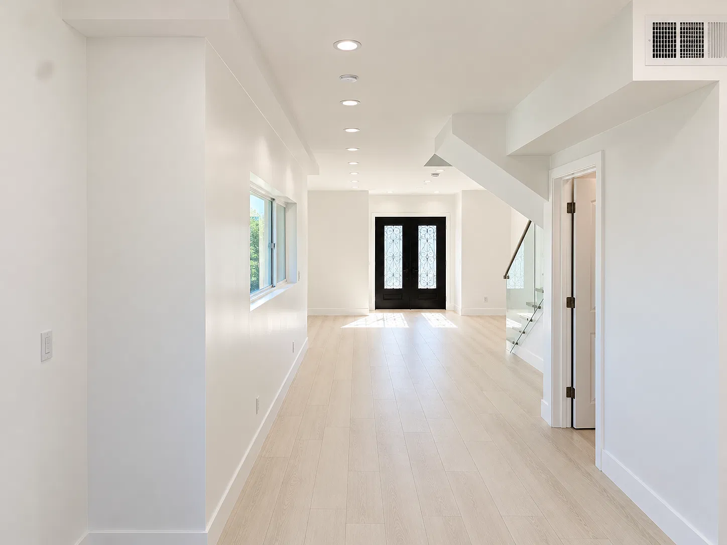 2 bed, 2.5 bath, 1200 sqft, $4,300 — Photo 4