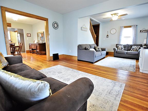 3rd image of 27 Evergreen St