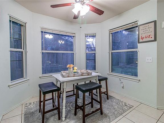 3rd image of 709 Blue Oak Cir