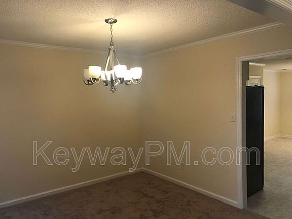 5th image of 543 Jackson St