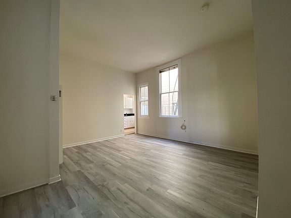 2nd image of 3055-3063 Sacramento St #10