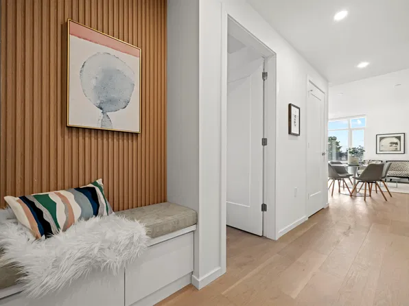 8486 Oak St #203, Vancouver, BC V6P 4B1