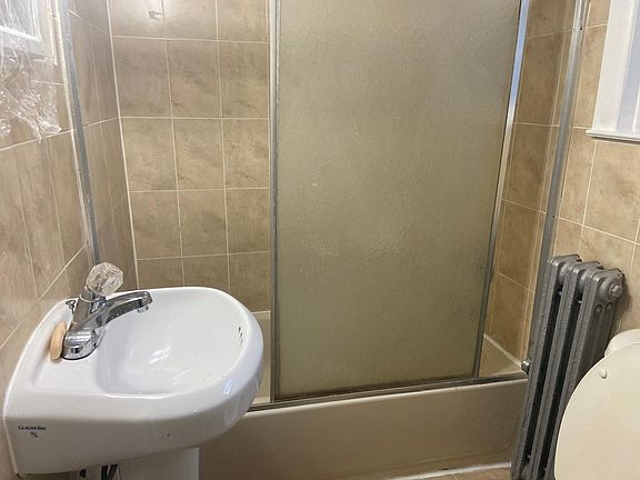 2nd image of 20409 Jamaica Ave