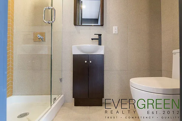 Rented by Evergreen Apartments BK | media 45