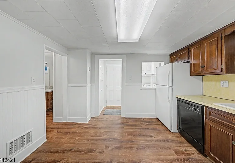 242 W Hanover Ave — Photo 10