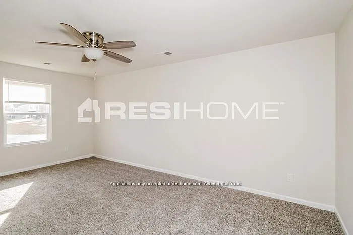 194 Queens Cir — Photo 6