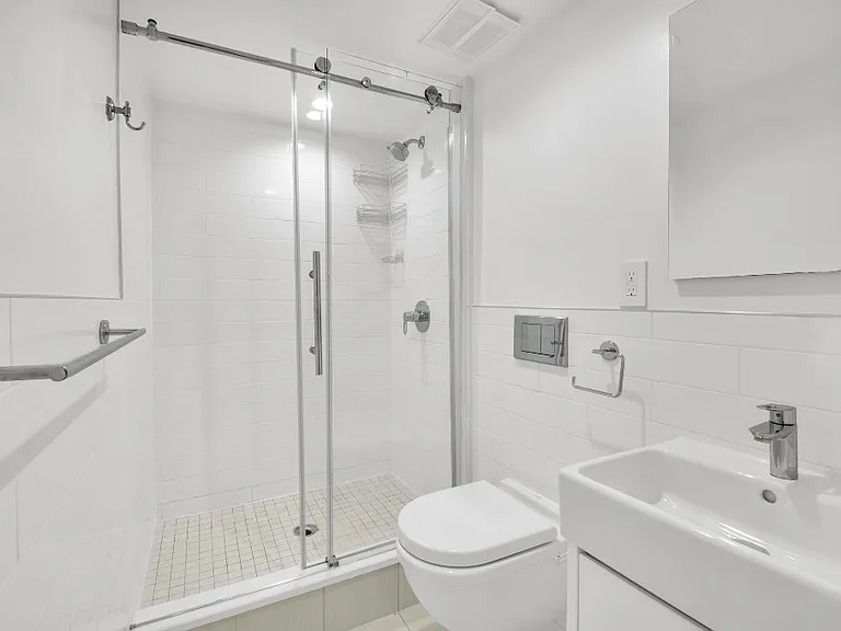 210 E 22nd St #3J — Photo 4