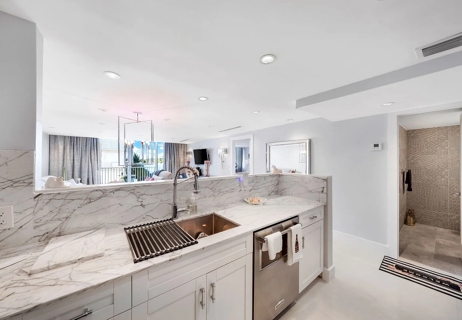 1 bed, 1.5 bath, 847 sqft, $3,300 — Photo 3