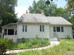 156 Hammond Rd, Centereach, NY 11720