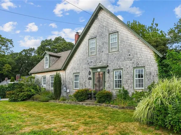 671 County Rd, Barrington, RI 02806