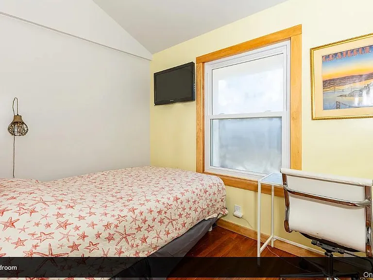 91 S Penataquit Ave — Photo 16