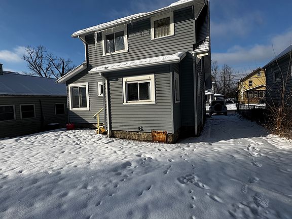 2nd image of 2047 18th St SW