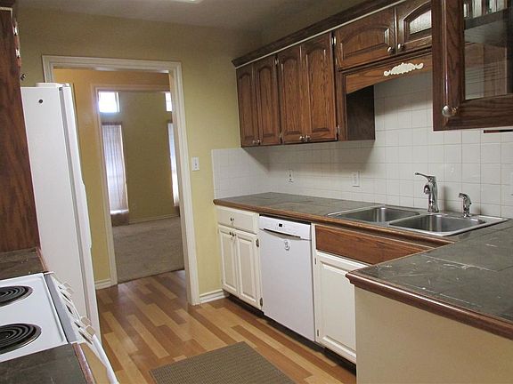 4th image of 2600 Woodland Oaks Dr