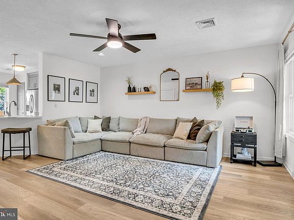 5th image of 127 Heron Way