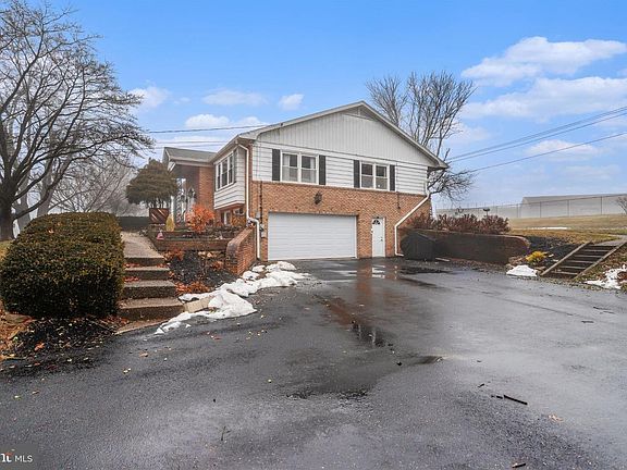 3rd image of 479 Frederick Dr
