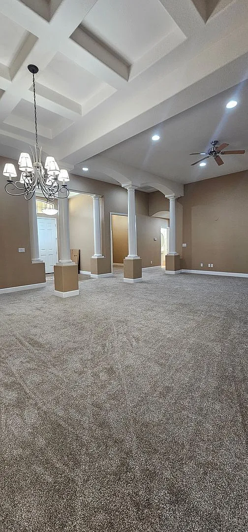 5 bed, 4.0 bath, 3647 sqft, $6,000 — Photo 2