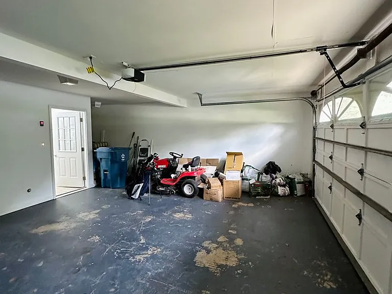103 Meadow Creek Dr — Photo 45