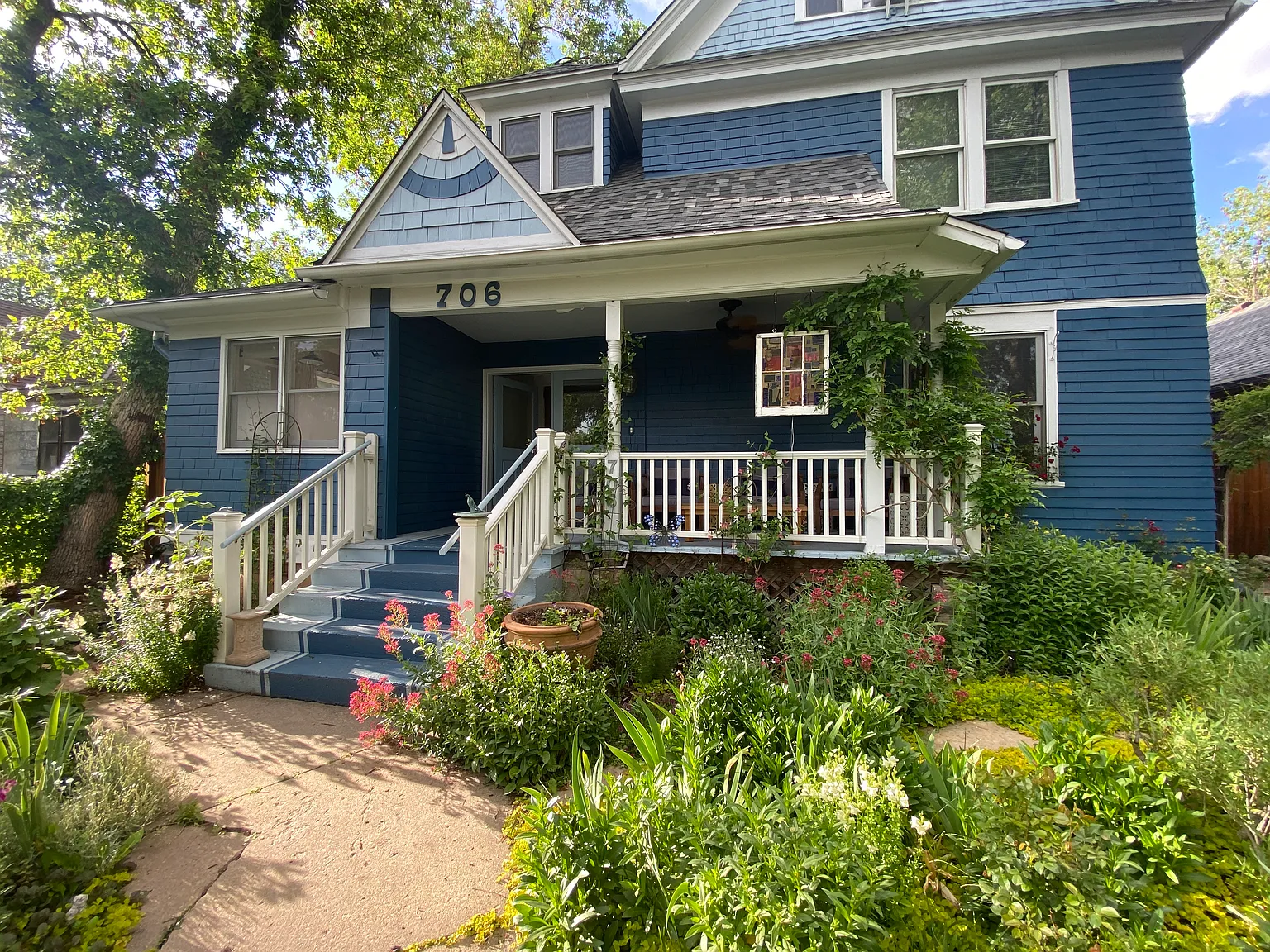 2 bed, 400 sqft, $1,200 — Photo 1