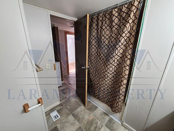 5th image of 105 Jackalope Ct APT B