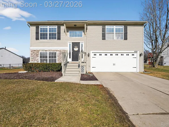 1035 Parkview St, Fenton, MI 48430