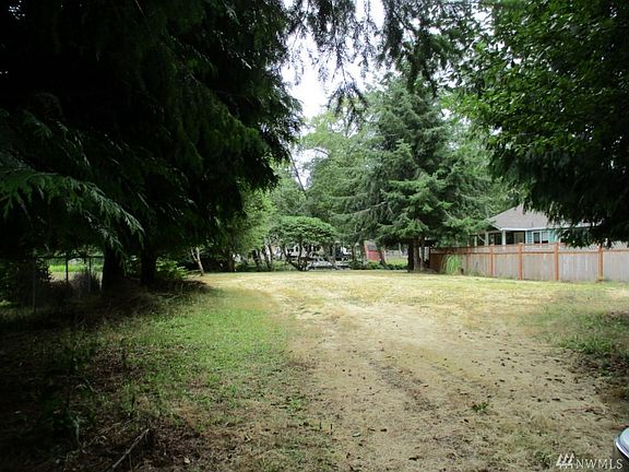 2nd image of 911 Hassalo Ave SE