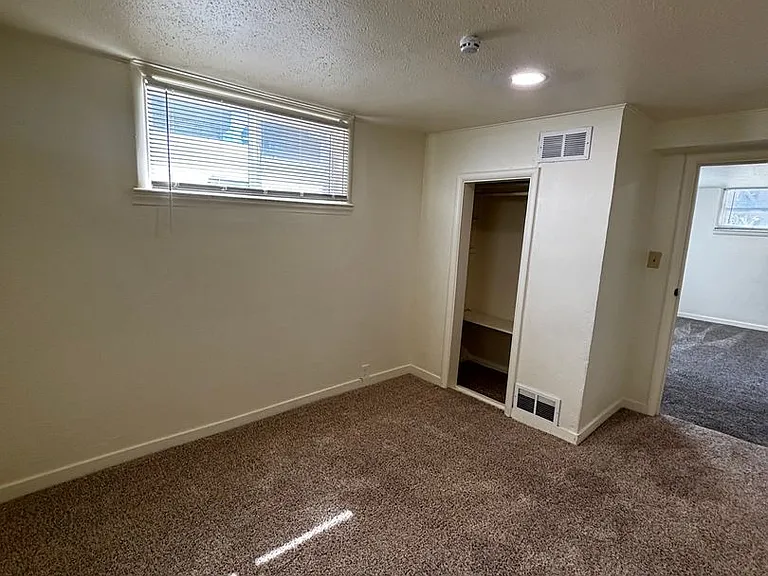 533 Wayne Ave — Photo 6
